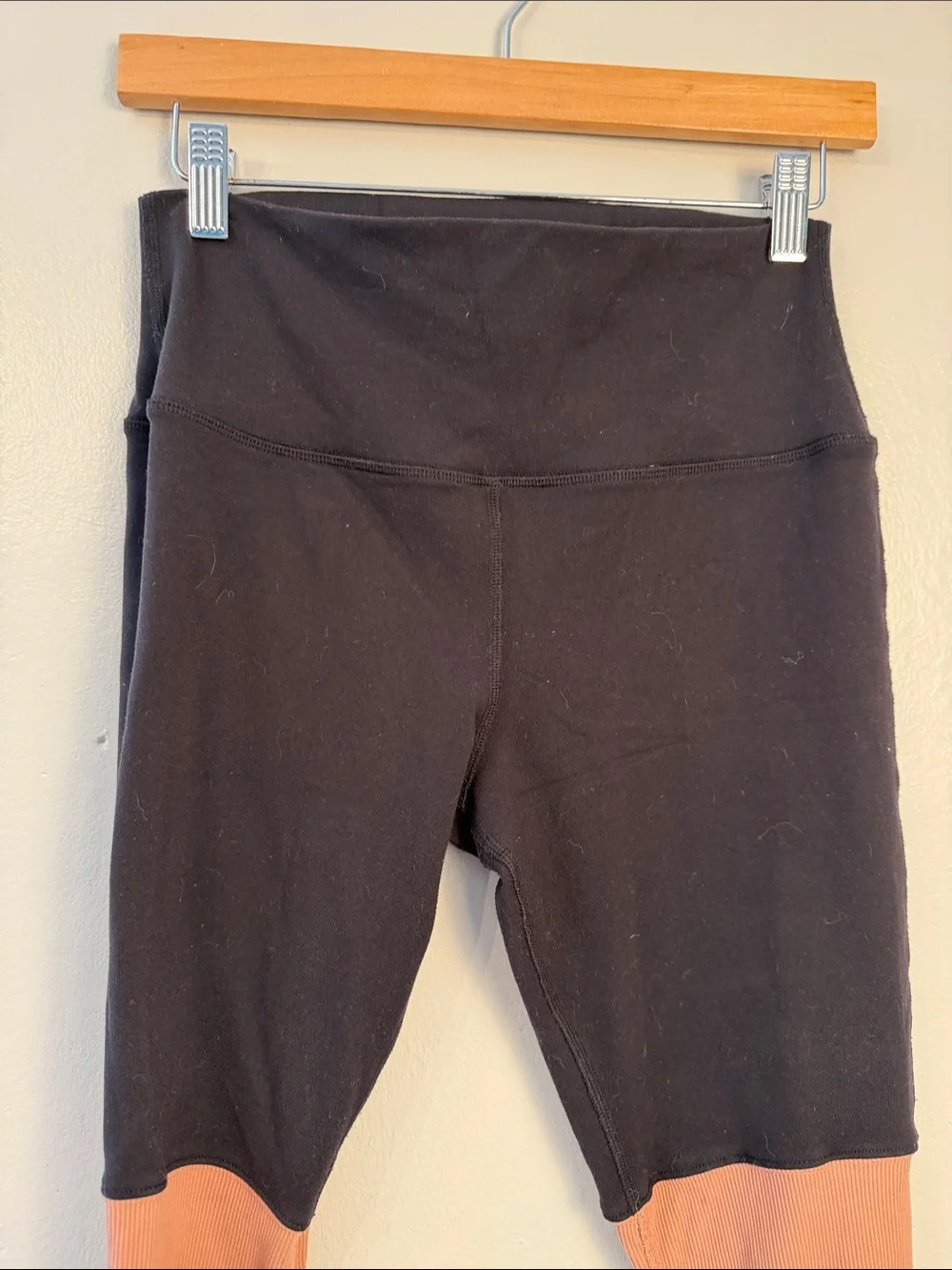 Alo Yoga High Waist Goddess Legging Size Medium black with pink leggings